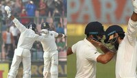 মাঝমাঠে কোহলি-মুরলির ব্রোম্যান্স, 'ডবল ড্যাব' সেলিব্রেশন 