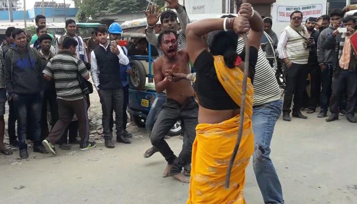 স্ত্রীকে পুড়িয়ে মারার চেষ্টা, হাসপাতাল গনপিটুনি স্বামীকে