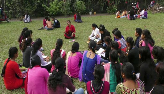 রবীন্দ্র ভাবনায় নয়, বেহাল দশায় খোলা আকাশের নীচে চলছে কলেজ