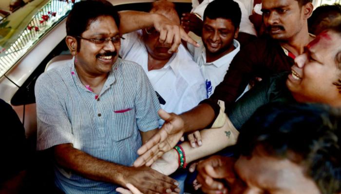 আম্মার আর কে নগরে চাপে এআইএডিএমকে, উপনির্বাচনে এগিয়ে নির্দল দীনাকরণ