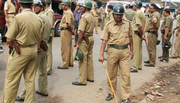 অপরাধীদের না ধরে কেন আক্রান্তদের হেনস্থা করছে পুলিস? প্রতিবাদে তুমুল বিক্ষোভ