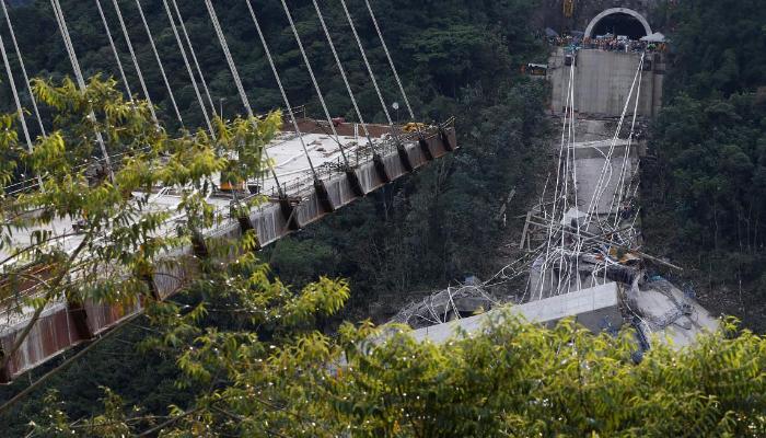 কলম্বিয়ায় ভেঙে পড়ল সেতু, মৃত ১০