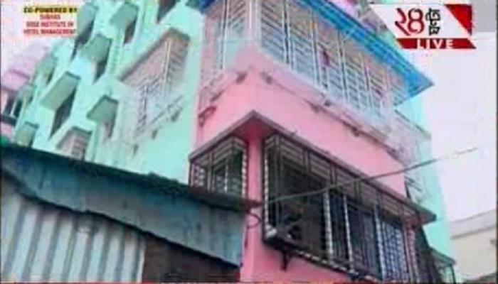 ব্যালকনি থেকে ঝুলছে বৃদ্ধার দেহ, সাত সকালে চাঞ্চল্য দমদম নাগেরবাজারে