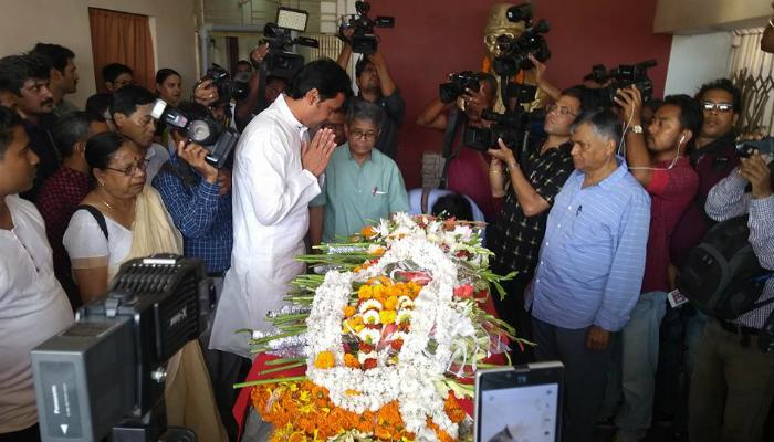 মানিককে প্রণাম বিপ্লবের, দরকারে পরামর্শও নেবেন সম্ভাব্য মুখ্যমন্ত্রী 