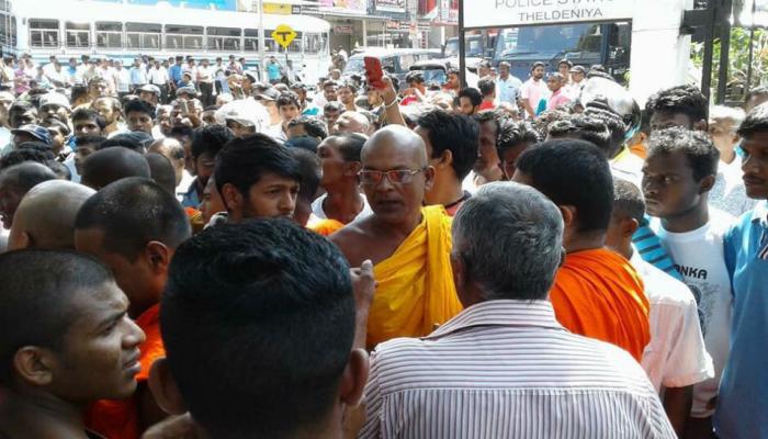 বৌদ্ধ-মুসলিম সংঘর্ষে শ্রীলঙ্কায় ১০ দিনের জরুরি অবস্থা