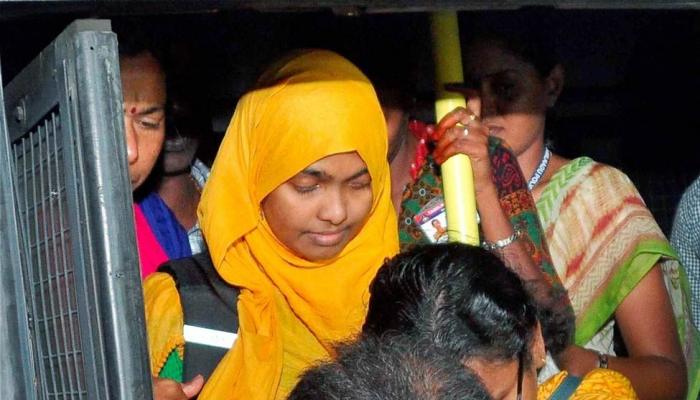 হাদিয়া-সাফিনের বিয়ের বৈধতা দিল সুপ্রিম কোর্ট, চলতে পারে 'লভ জিহাদে'র তদন্ত 