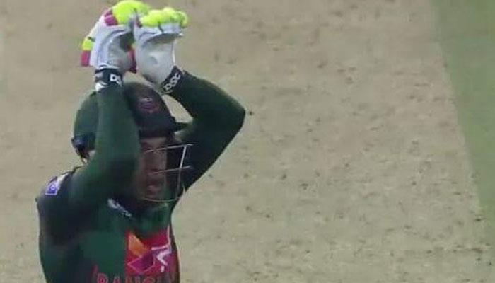 শ্রীলঙ্কাকে হারিয়ে মুশফিকুরের 'নাগিন ডান্স'
