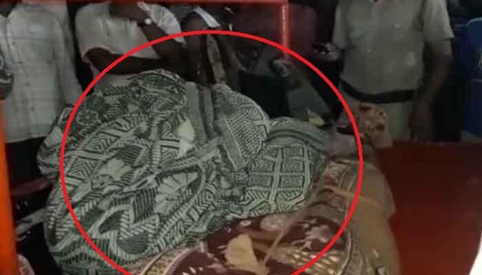 কপালে সিঁদুর, মধুচন্দ্রিমায় এসে হোটেলের রুমেই লাল শাড়িতে গলায় ফাঁস নবদম্পতির!