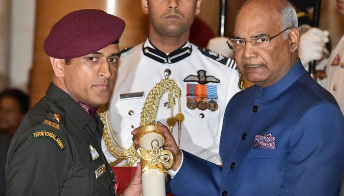 সেনাবাহিনীর জওয়ানদের বিশেষ বার্তা দিলেন 'পদ্ম ভূষণ' ধোনি