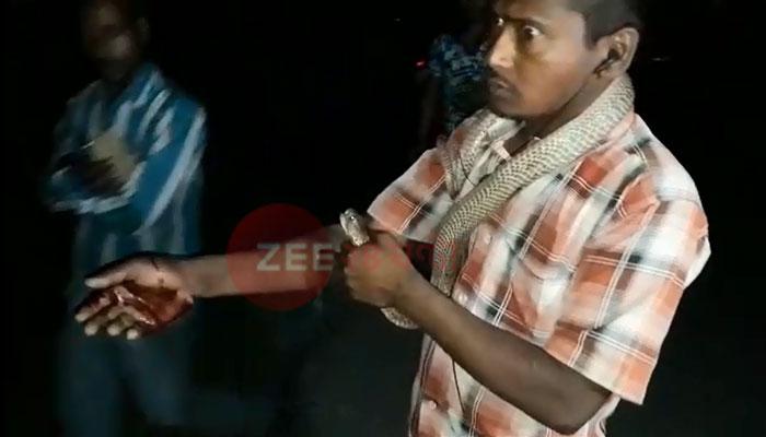 সাপের সঙ্গে সেলফি? কেউটের ছোবলে মৃত হলদিবাড়ির যুবক