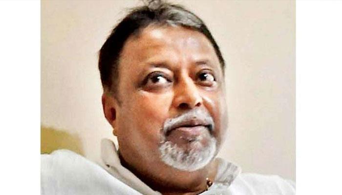 থানায় অভিযোগ মুকুলের বিরুদ্ধে, 'নৈতিক অবক্ষয়' বললেন পার্থ