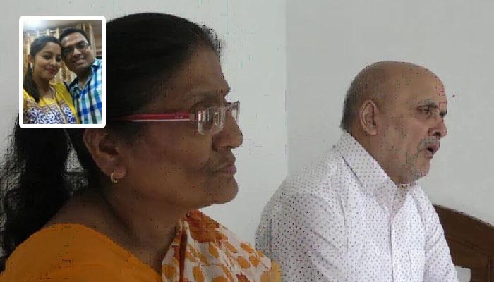 সম্পত্তির দলিল 'উপহার' দিতে চান স্ত্রীকে, বাবা-মায়ের গায়ে থুতু ছেটাল ছেলে