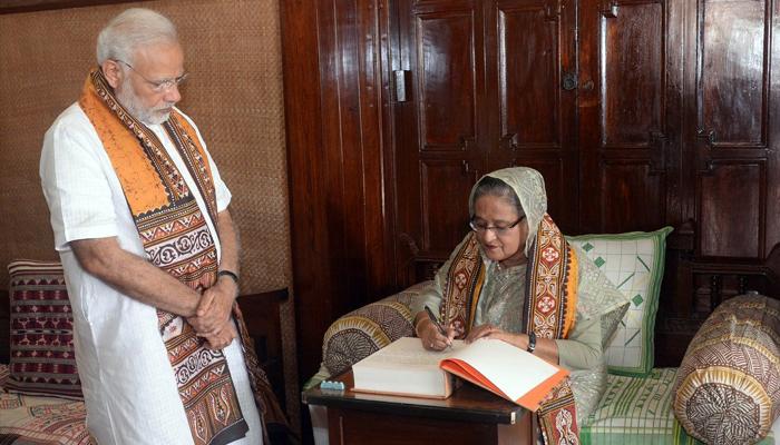 ‘নিজেদের খাদ্য ভাগ করে ওদের খাওয়াবো’, রোহিঙ্গা প্রশ্নে মানবিক হাসিনা