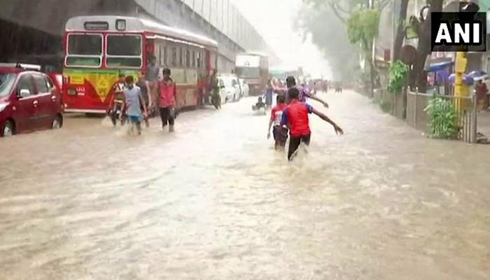 প্রাক্ বর্ষার বৃষ্টিতেই থইথই মুম্বই, আগামী কয়েকদিনে আরও বর্ষণের পূর্বাভাস