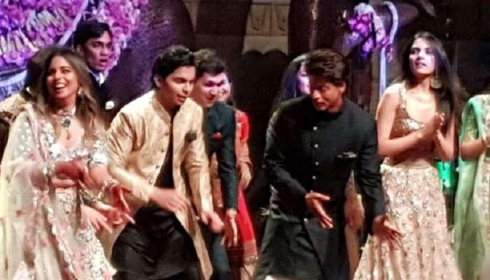 আকাশ-শ্লোকের বাগদানে 'মিঠি মিঠি বোল'এ কোমর দোলালো বলিউড