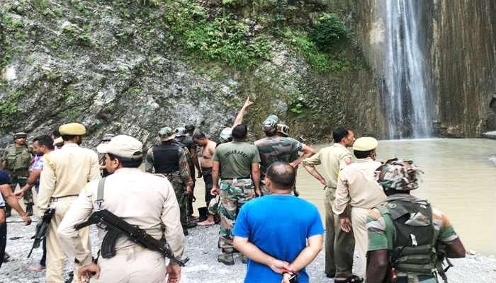 জলপ্রপাত থেকে গড়িয়ে পড়া বোল্ডারের আঘাতে নিহত ৭ প‌র্যটক, আহত ২৬