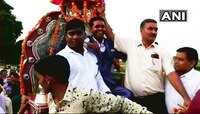আশি বছর পর ঠাকুর ‘শাসিত’ গ্রামে কড়া পুলিসি নিরাপত্তায় বেরল দলিত বরযাত্রী দল