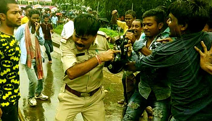 মোদীর সভায় যাওয়ার পথে পুলিসকে মারধর বিজেপিকর্মীদের