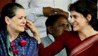 রায়বরেলীতে সনিয়ার জায়গায় প্রার্থী হতে চলেছেন মেয়ে প্রিয়াঙ্কা বঢরা?  