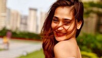 পরনে বিকিনি, 'যৌনকর্মী' বলে আক্রমণ জনপ্রিয় অভিনেত্রীকে 