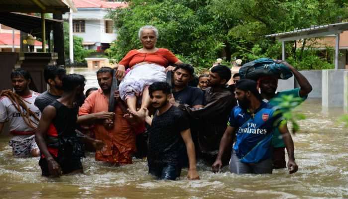 কেরলে বন্যা পরিস্থিতির উন্নতি, চলছে উদ্ধার