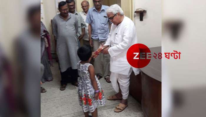 ছোট্ট মেয়ে কেরলকে দিয়ে দিল তার জন্মদিনের উপহার, আপ্লুত 'সাদা চুলের দাদু'