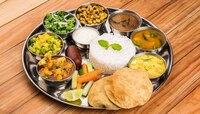 পাঁচ টাকায় পেট ভর্তি খাবার! গরীবের অন্নদাতা 'মায়ের রান্নাঘর'