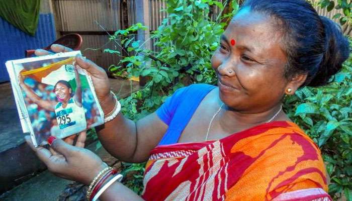 স্বপ্নার জন্য কংক্রিটের রাস্তা পেল জলপাইগুড়ির ঘোষপাড়া
