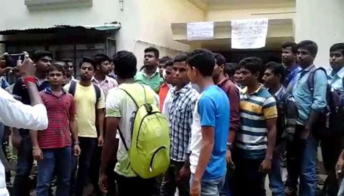 সাল্পিমেন্টারি পরীক্ষার দাবিতে বিশ্বভারতীতে অনশন অব্যাহত সাল্পিমেন্টারি পরীক্ষার দাবিতে বিশ্বভারতীতে অনশন অব্যাহত