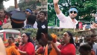 আর কে স্টুডিওর গণেশ বিসর্জন: রাস্তার মাঝেই নাচ কাপুরদের