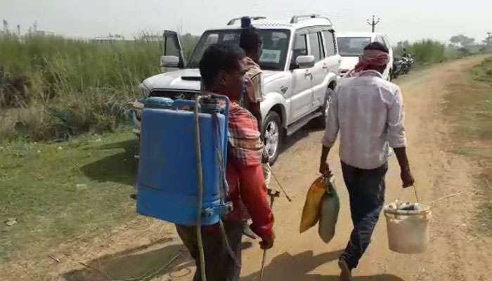 জলাভাব আর পোকার আক্রমণ-দুইয়ের জ্বালায় প্রহর গুনছেন বর্ধমানের চাষিরা