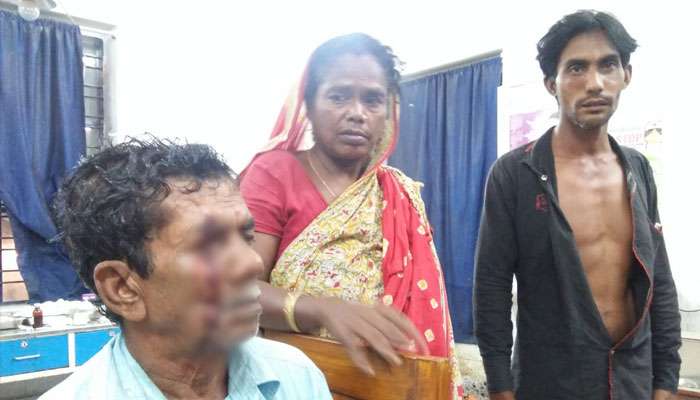 জুয়া খেলার প্রতিবাদ, আক্রান্ত বৃদ্ধ দম্পতি জুয়া খেলার প্রতিবাদ, আক্রান্ত বৃদ্ধ দম্পতি