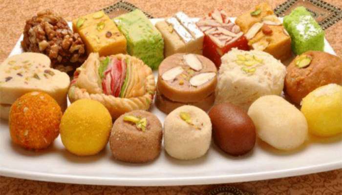 রঙিন মিষ্টি আসলে সুন্দর, সুস্বাদু বিষ! জানা গেল পরীক্ষায় রঙিন মিষ্টি আসলে সুন্দর, সুস্বাদু বিষ! জানা গেল পরীক্ষায়