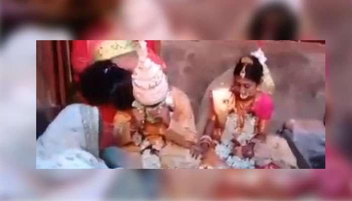 বিয়ে করে কান্নায় ভাসলেন বর, হাসি থামাতেই পারছেন না নববধূ! দেখুন ভিডিয়ো বিয়ে করে কান্নায় ভাসলেন বর, হাসি থামাতেই পারছেন না নববধূ! দেখুন ভিডিয়ো