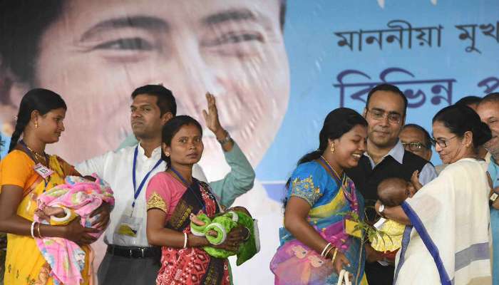 বালি খাদানে কিছু লোকের আয়, সরকারের পকেটে যায় না: মমতা বালি খাদানে কিছু লোকের আয়, সরকারের পকেটে যায় না: মমতা