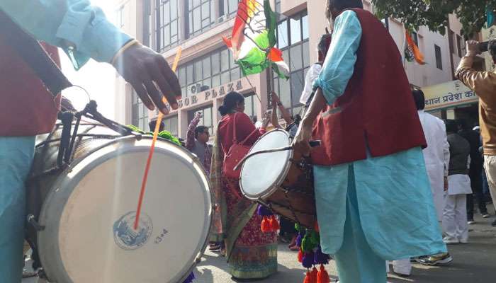 কংগ্রেসের ভালো ফল আসলে পাকিস্তানের জয়, বিস্ফোরক দাবি লেখিকা মধু কিশওয়ারের