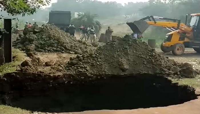 তীব্র শব্দে কেঁপে উঠল এলাকা, অন্ডালে ভয়াবহ ধস 