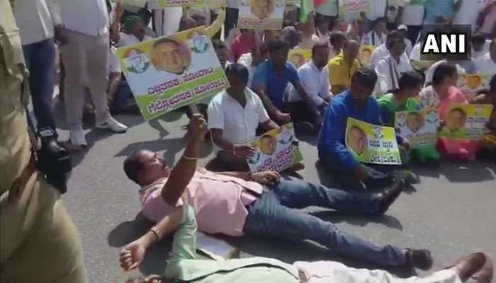 কর্ণাটকে কংগ্রেসের মধ্যে কন্দোল, মন্ত্রিসভা থেকে বাদ পড়ায় প্রকাশ্যে বিক্ষোভ কংগ্রেস নেতা রামলিঙ্গের