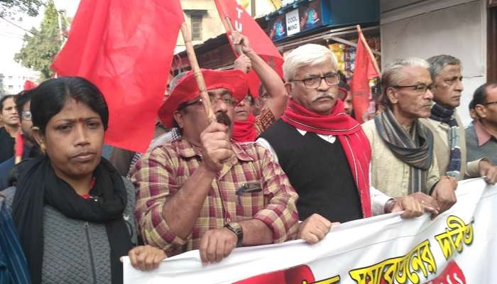 বনধের দ্বিতীয় দিনেও যাদবপুরে তুমুল উত্তেজনা, ফের আটক সুজন চক্রবর্তী বনধের দ্বিতীয় দিনেও যাদবপুরে তুমুল উত্তেজনা, ফের আটক সুজন চক্রবর্তী