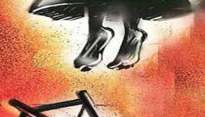 প্রেমে প্রত্যাখ্যাত, তৃতীয় বর্ষের ছাত্রীর ঝুলন্ত দেহ উদ্ধার প্রেমে প্রত্যাখ্যাত, তৃতীয় বর্ষের ছাত্রীর ঝুলন্ত দেহ উদ্ধার
