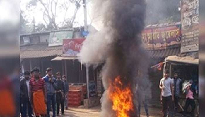 সেচখালে নিখোঁজ যুবকের দেহ, ময়নায় পুলিসকে ঘিরে বিক্ষোভ