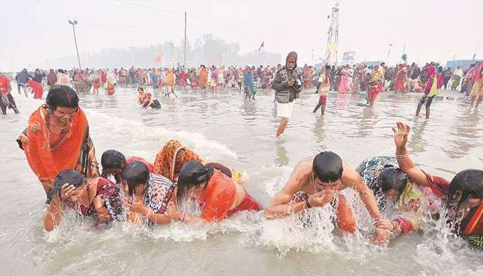 মকরসংক্রান্তিতে পুণ্যস্নান, লাখো মানুষের ভিড় গঙ্গাসাগরে 