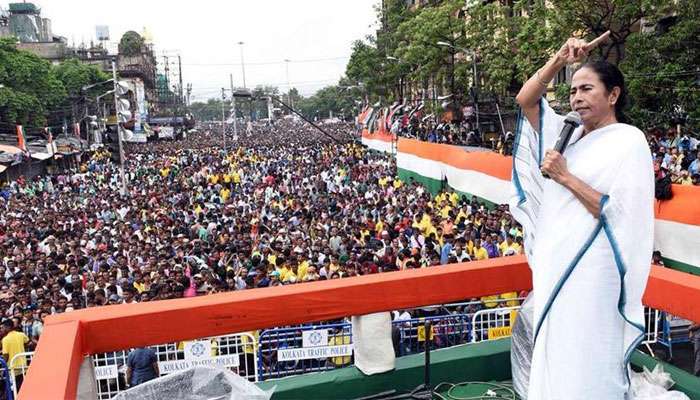 উনিশে তৈরি হচ্ছে মহাজোটের বড় মঞ্চ, ৭৭-র ব্রিগেডকেও ছাপিয়ে যাবে, দাবি মমতার উনিশে তৈরি হচ্ছে মহাজোটের বড় মঞ্চ, ৭৭-র ব্রিগেডকেও ছাপিয়ে যাবে, দাবি মমতার
