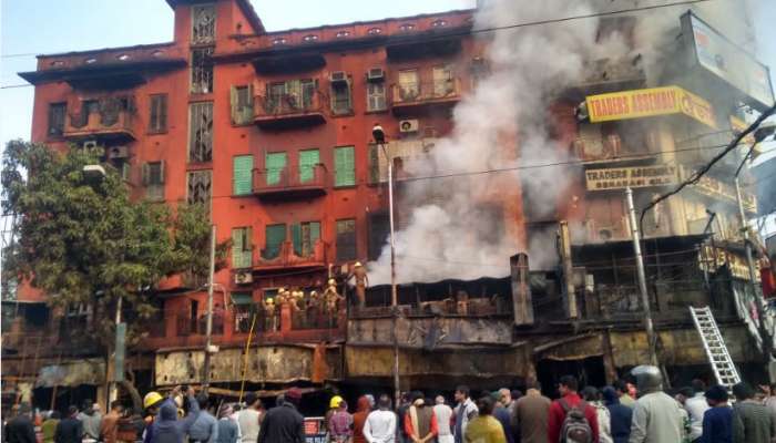 গড়িয়াহাটে ভয়াবহ অগ্নিকাণ্ড, ক্ষতিগ্রস্ত বহুতল এবং একাধিক দোকানপাট!