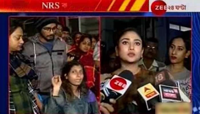 স্বাস্থ্যভবনের সামনে বিক্ষোভরত পশুপ্রেমীদের বেধড়ক মারধরের অভিযোগ পুলিসের বিরুদ্ধে স্বাস্থ্যভবনের সামনে বিক্ষোভরত পশুপ্রেমীদের বেধড়ক মারধরের অভিযোগ পুলিসের বিরুদ্ধে