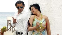 সলমনের 'ওয়ান্টেড'-এর নায়িকা আয়েশা টাকিয়া সামনে এলেই ভাইরাল হল ভিডিও 