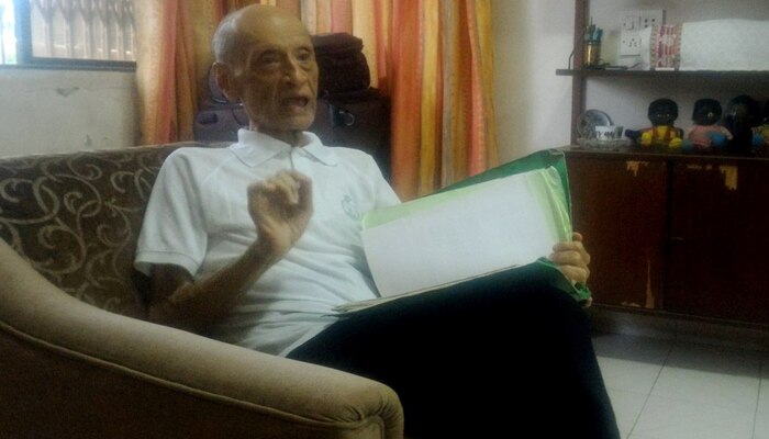 চলে গেলেন ভারত-অস্ট্রেলিয়া ঐতিহাসিক 'টাই' টেস্ট-এর আম্পায়ার চলে গেলেন ভারত-অস্ট্রেলিয়া ঐতিহাসিক 'টাই' টেস্ট-এর আম্পায়ার