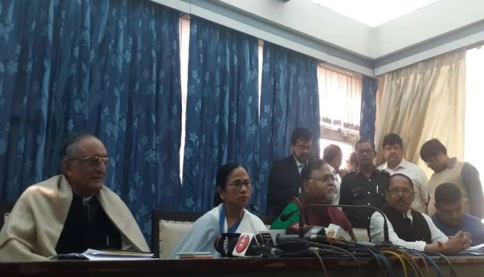 কেন্দ্রে চিটফান্ড সরকার চলছে, পুরোটাই ভাঁওতাবাজি : মমতা বন্দ্যোপাধ্যায় কেন্দ্রে চিটফান্ড সরকার চলছে, পুরোটাই ভাঁওতাবাজি : মমতা বন্দ্যোপাধ্যায়