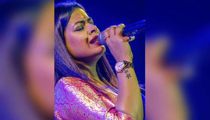 ‘দেখি কীভাবে তুই বের হবি এখান থেকে’ কৃষ্ণনগরে বন্ধ গাড়িতে হুমকি ইমনকে ‘দেখি কীভাবে তুই বের হবি এখান থেকে’ কৃষ্ণনগরে বন্ধ গাড়িতে হুমকি ইমনকে