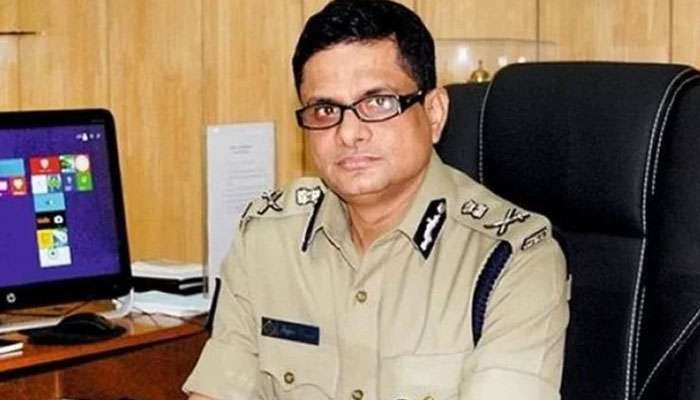 কেন কলকাতার সিপি রাজীব কুমারকে হাতে পেতে মরিয়া সিবিআই? রহস্য লুকিয়ে মোবাইলে কেন কলকাতার সিপি রাজীব কুমারকে হাতে পেতে মরিয়া সিবিআই? রহস্য লুকিয়ে মোবাইলে